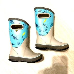 {Bogs} shark rain boots